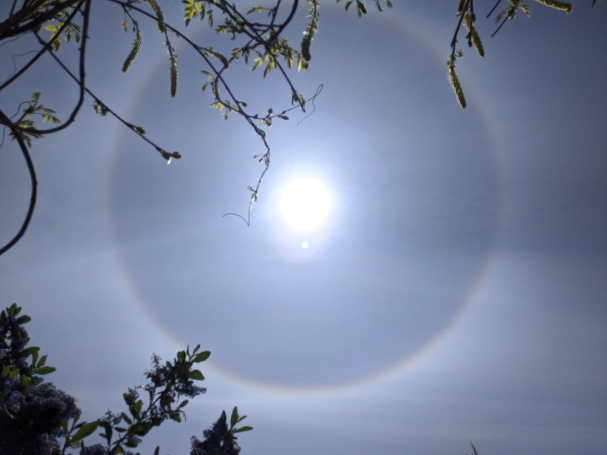 female1960's tweet photo. This right now over my part of #Yorkshireland, near #Scarborough. #Weirdsun https://t.co/fKCctem4Y9