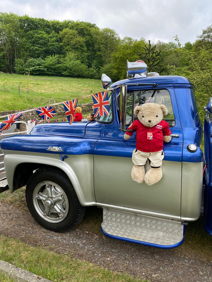 NedShannon1's tweet photo. Red Ted wants to join @rafredarrows He's got his overalls on😂 It was fantastic to see you up in the air again! #RedArrows #VEDay2020 #VEDay75 #VEDayAtHome https://t.co/4XeMAxnB2t