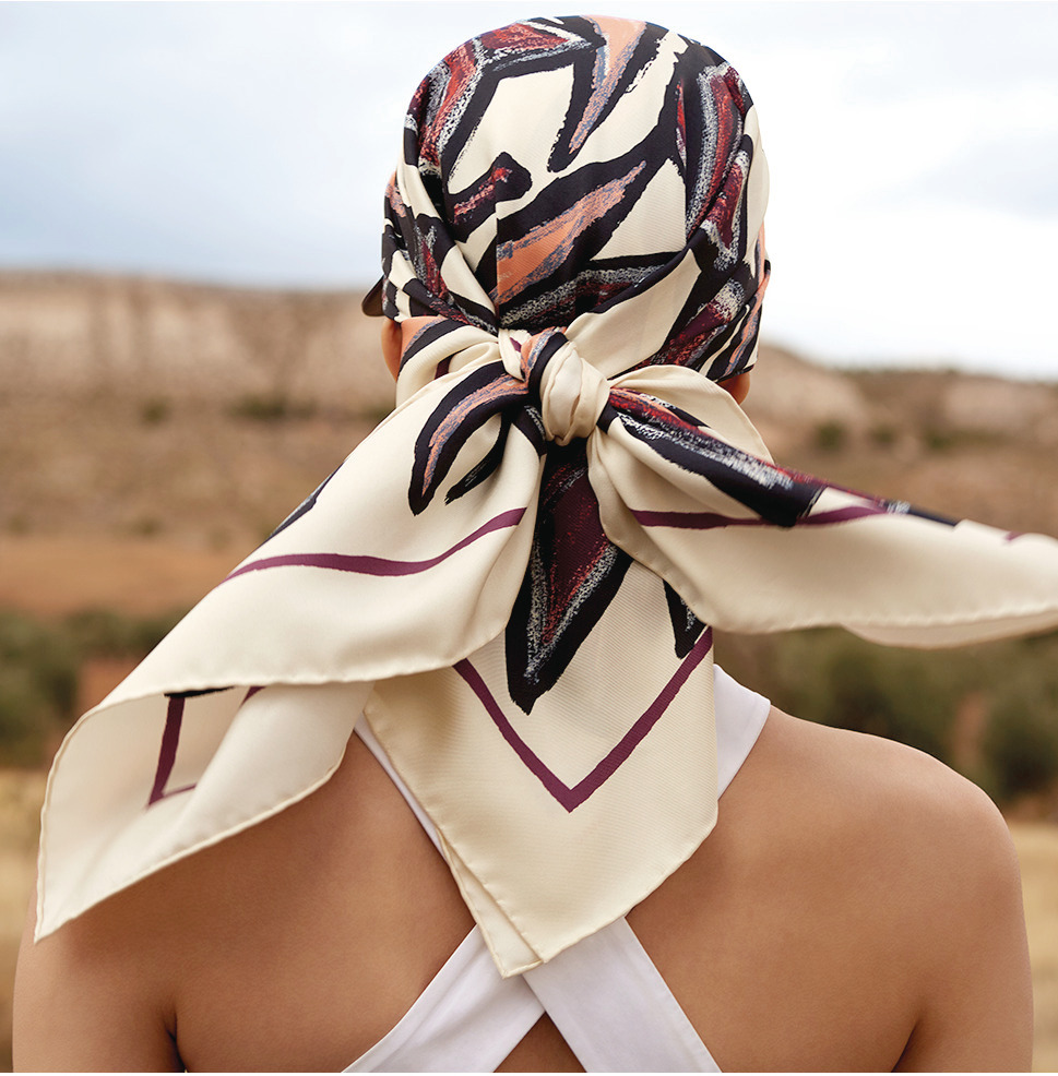 Ferragamo's tweet photo. A Scarf Story: evocative archival prints imbued with fresh vigour channel a refined elegance. Explore the complete selection of Mother’s Day gifts at https://t.co/GiTe7kfjAh #MothersDay #FerragamoSS20 https://t.co/jAyYlcZyj3