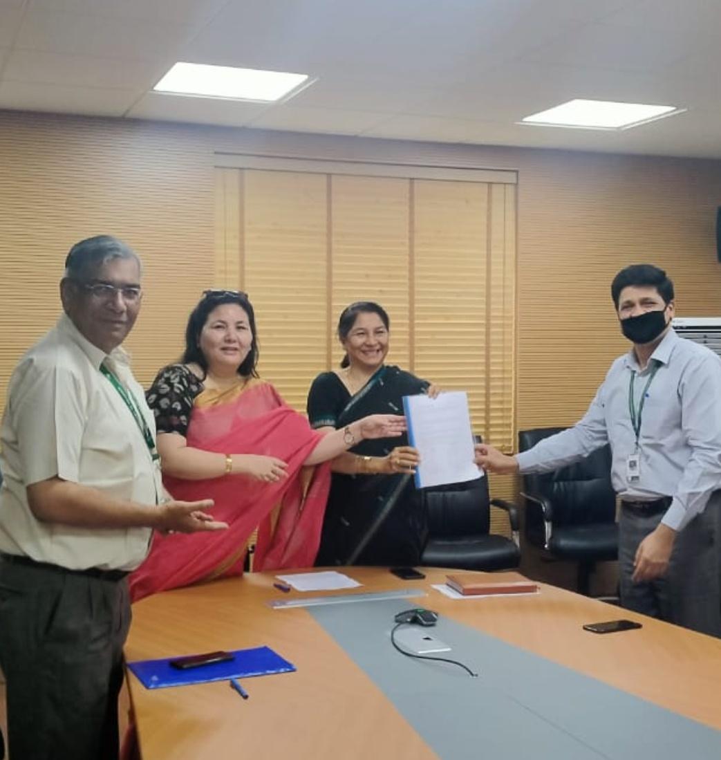 sonamley's tweet photo. For integrated egovernance through online services in 62 CBs, MOU signed today by DGDE and @egovFoundation to implement DIGIT for the online management of CB. @DefenceMinIndia
@drajaykumar_ias 
@aajayced1001 @pddeec @pdde_cc https://t.co/eTVGnQAaTZ