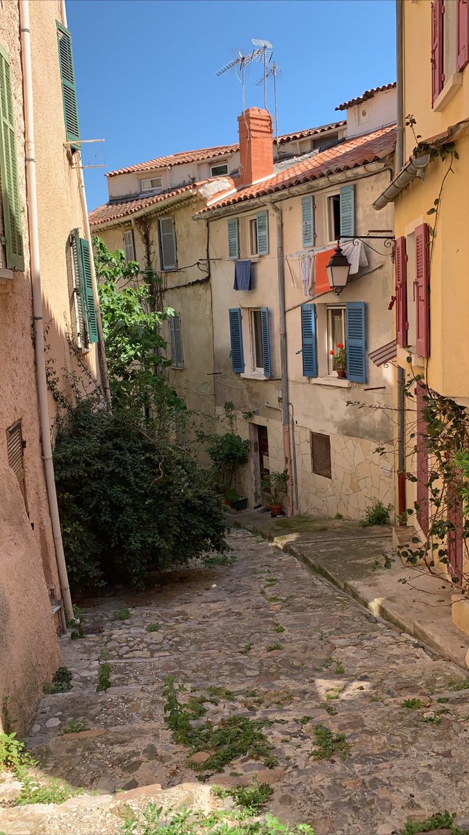 af_mcr's tweet photo. Hyères - This small city in the south of France is perfect for a sunny retreat, and is also the birthplace of Guillaume, one of our interns! Back in France because of the lockdown, here are some pictures he took recently! #france #travel #photography #keeplearningfrench https://t.co/RrXORzozHf