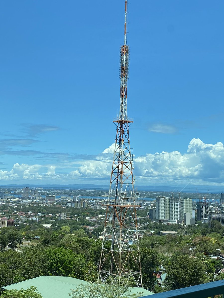 juddders's tweet photo. Eiffel tower views with Bohol in the back right. ☀️ https://t.co/uLlQ8IpDpz