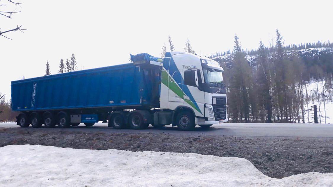 youadamoli's tweet photo. #Adamoliontheroad 🚛 direttamente dalla #Finlandia 🇫🇮
Grazie a #TransitarOy 💙

#Adamoli #reartipper #ribaltabile #posteriore #ribaltabileposteriore #madeinItaly 🇮🇹 #semirimorchiperpassione https://t.co/XeqQL3SW7G