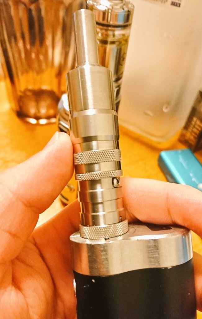 sho_hobby7's tweet photo. 今日受けとれなかったの、fev VSさんのドリチなんだよね…

楽しみ過ぎる、この時間✨

#vape
#vape好きな人と繋がりたい 
#fevVS https://t.co/cn2IjVveTn