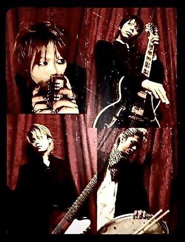 tomoro88's tweet photo. どうか聴いておくんなさい。

【denno:oblaat】
『Katharine’s Ghost Blues』

なんとかやっとこさ
サブスク配信開始になりました。

当時、屈折したアイデアと熱情を
極限まで注ぎ込んで制作した
電脳的なコンセプトミニアルバム。

何卒宜しく願います😇 https://t.co/0aLeI7tvxv