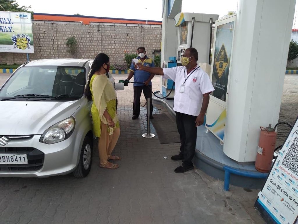 CbeRetailBpcl's tweet photo. Rathinam Agency taking the #PPE usage a notch higher by deploying the infrared thermometers. Living upto the philosophy of #IProtectYouYouprotectme by thermally screening the visiting customers and making everyone safe. #covidscreening @BPCLimited @BPCLRetail @bpclcbe @8singhi https://t.co/cq0I4n2whF