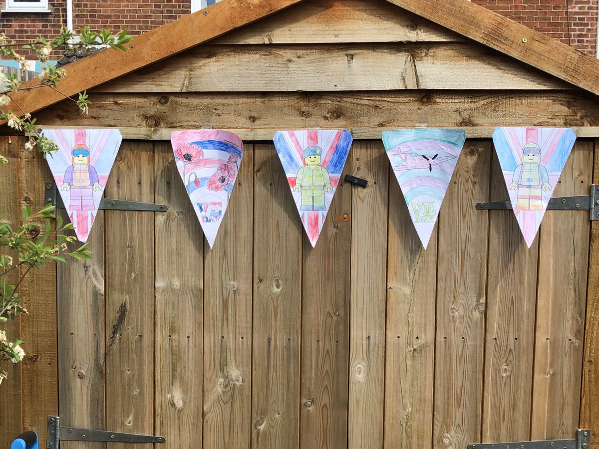 Webbwood1's tweet photo. VE Day prep going on 😊@AlbertPyeRavens https://t.co/wpBBrNdolX