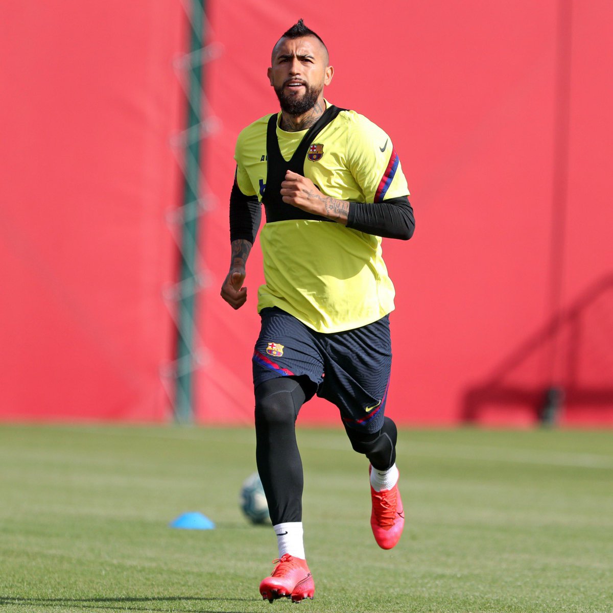 kingarturo23's tweet photo. Por fin estamos volviendo a la normalidad, esperamos avanzar y que pronto podamos una vez más disfrutar de lo que más nos gusta😉👍🏽🙏🏽💪🏽 ❤️😍 ⚽️ https://t.co/HRVUXSd7R2