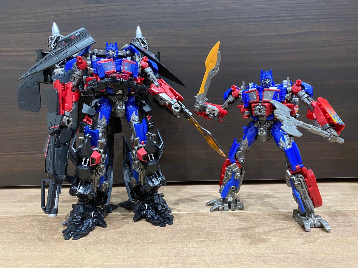 Am Twitterissa Ssジェットパワーオプティマスでサイズ比較 素のオプティマスプライムから随分鍛え直して大きめだったメガトロンにも全く見劣りしません きっちりメンテしてdotmに再登場したらとんでもないぶっ壊れキャラになっていた筈 スタジオシリーズ T