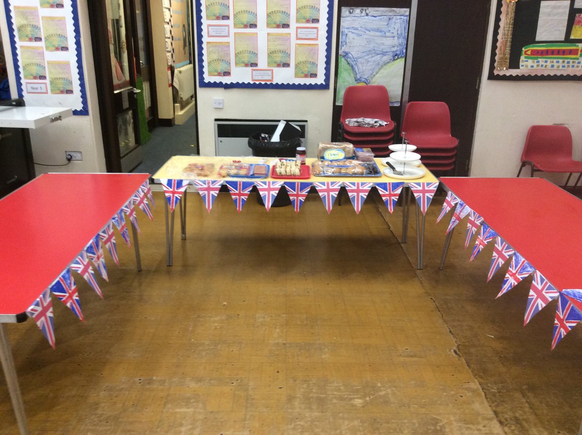 StoneferryPS's tweet photo. Ready for this afternoon’s VE Day Bake Off at Stoneferry! Decorative brilliance and baking fun. #spsvision #spscommunity #VEDay #LookNorth #peter_levy https://t.co/WzdZD2K01G
