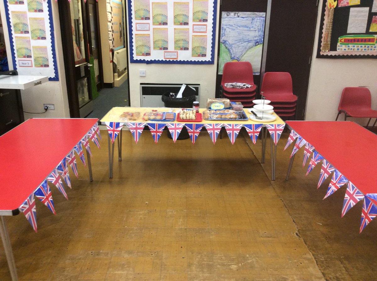 StoneferryPS's tweet photo. Ready for this afternoon’s VE Day Bake Off at Stoneferry! Decorative brilliance and baking fun. #spsvision #spscommunity #VEDay #LookNorth #peter_levy https://t.co/WzdZD2K01G