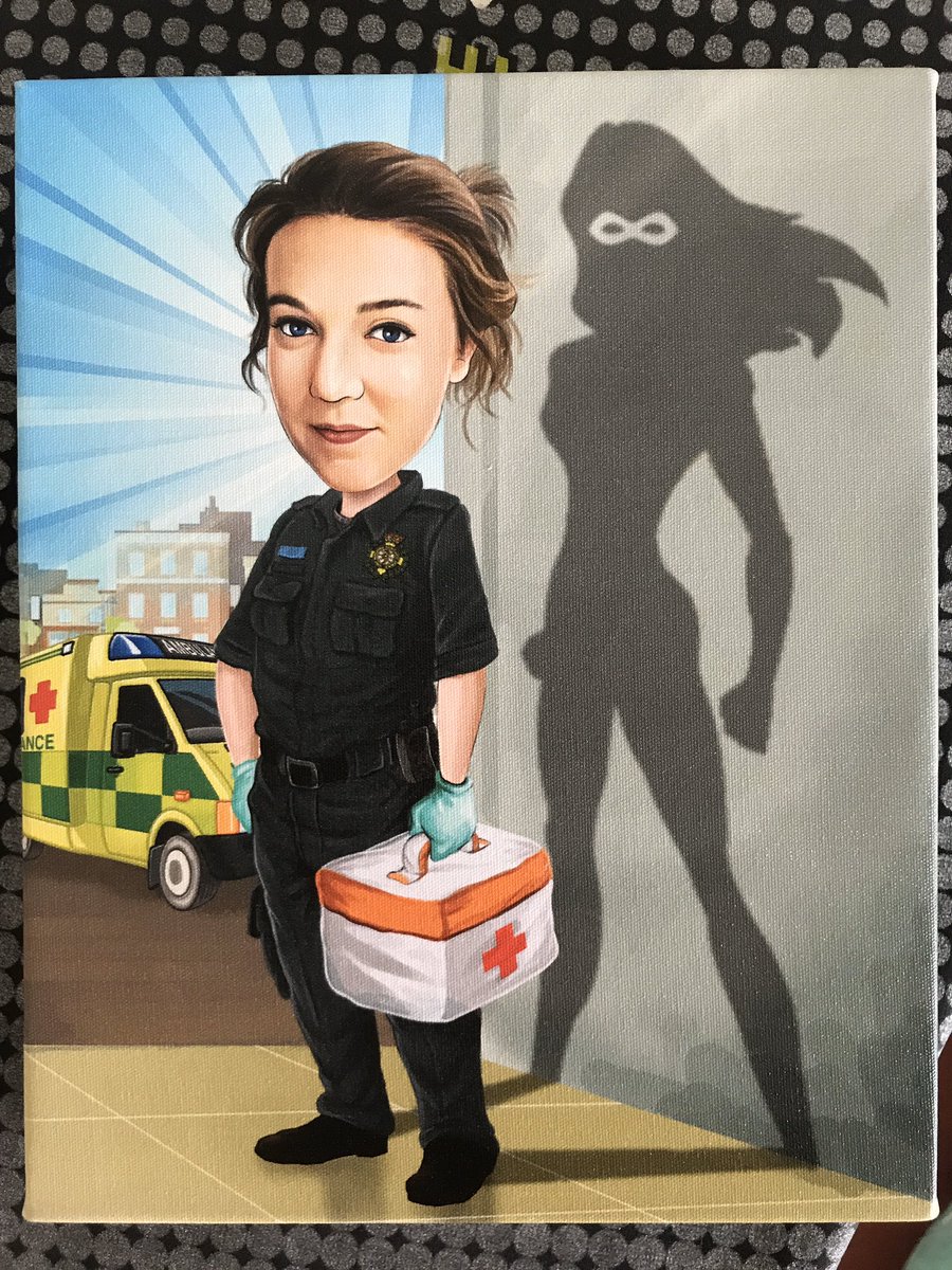 Jade12011448's tweet photo. Feeling rather spoilt... my significantly better half is incredibly sweet and thoughtful 😊 early graduation present given the current global situation..... #CoupleGoals #crewmates #boyfriendpoints #makingmeblush #hesmyhero #DreamTeam #studentparamedic #qualification #paramedic https://t.co/F1GBfuJjfv