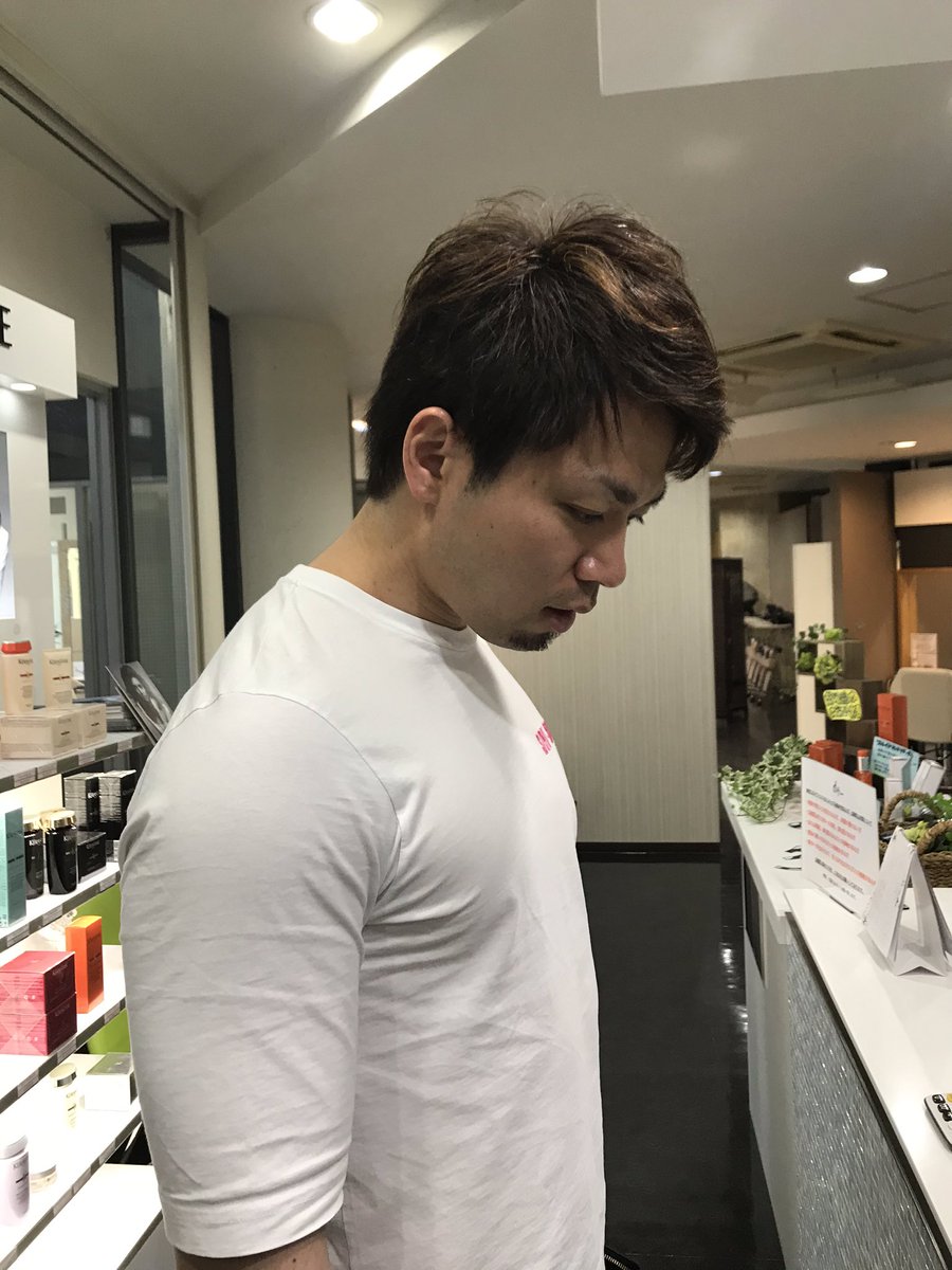 hanayabooster's tweet photo. 藤江建典選手ご来店〜🏀
今日はカットとクレンジングシャンプーで爆睡でした！
今、沼に嵌っているそうですよ！
#藤江建典
#花耶はカットで岩手ビッグブルズを応援しいます
#沼という名の減量飯
#グレート建男になるらしい
#腕太すぎ建男
#10年間お疲れ様でした
#これからが楽しみです https://t.co/uTkiVzzGvN