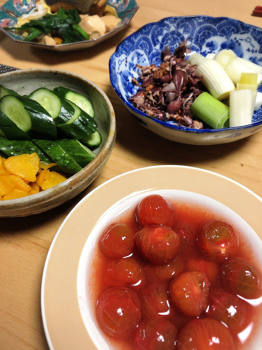 江戸主水ルウ Na Twitteru 今晩の献立 カワハギお刺身 目鯛煮付け ホタルイカのぬた ミニトマトのおひたし おつけもの カワハギ潮汁 家族のメンバー様フル参加だと盛りつけがぎうぎうになりまつね