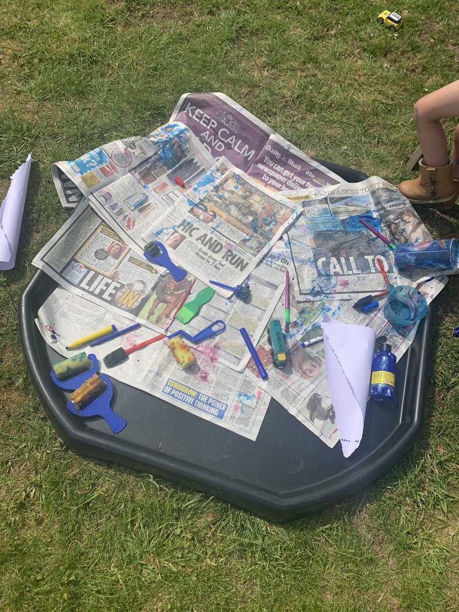 Castell1Kelly's tweet photo. #loveoflearning #kimptonprimary bunting making #VEDay https://t.co/3s9nI9IBVq