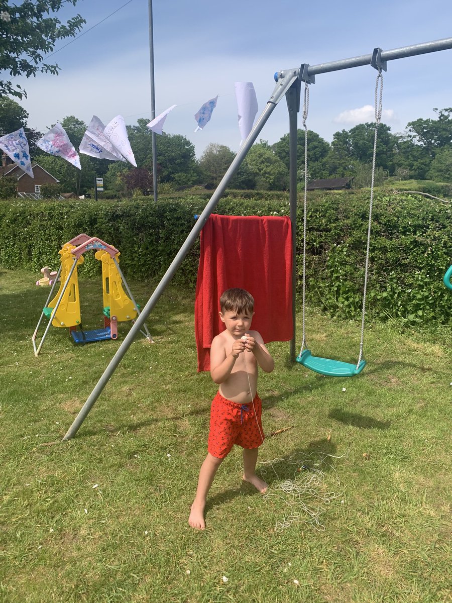 Castell1Kelly's tweet photo. #loveoflearning #kimptonprimary bunting making #VEDay https://t.co/3s9nI9IBVq