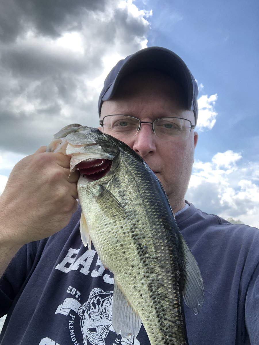 VFLin859's tweet photo. New pond a buddy took me to, @Bassreaperbaits #DeadStix kept it going all day #reapyourlimits https://t.co/O4C0LsHwaU