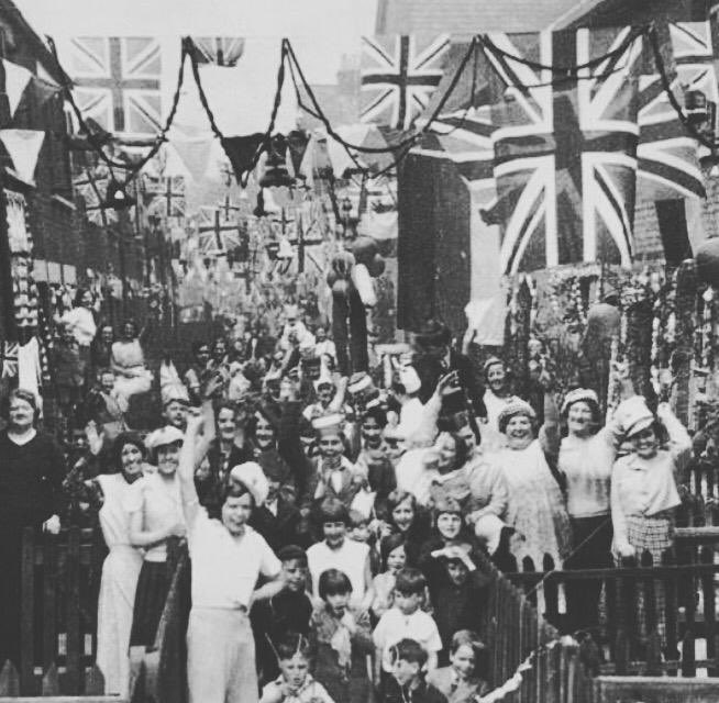 cooki40's tweet photo. Our street 75 years ago and today!! #VEDay #thankyou @BBCOne we need to work on our bunting 🎉🎉 https://t.co/FGXfycGsMD