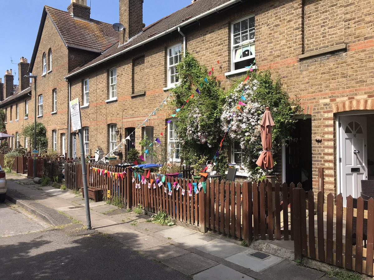 cooki40's tweet photo. Our street 75 years ago and today!! #VEDay #thankyou @BBCOne we need to work on our bunting 🎉🎉 https://t.co/FGXfycGsMD