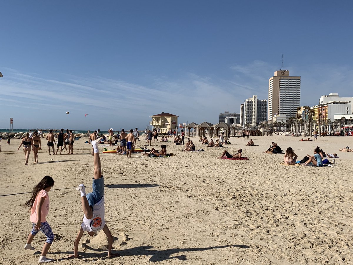 MWVerheijden's tweet photo. The beach in @TelAviv #post_lockdown. Now. https://t.co/nkPUYSisor