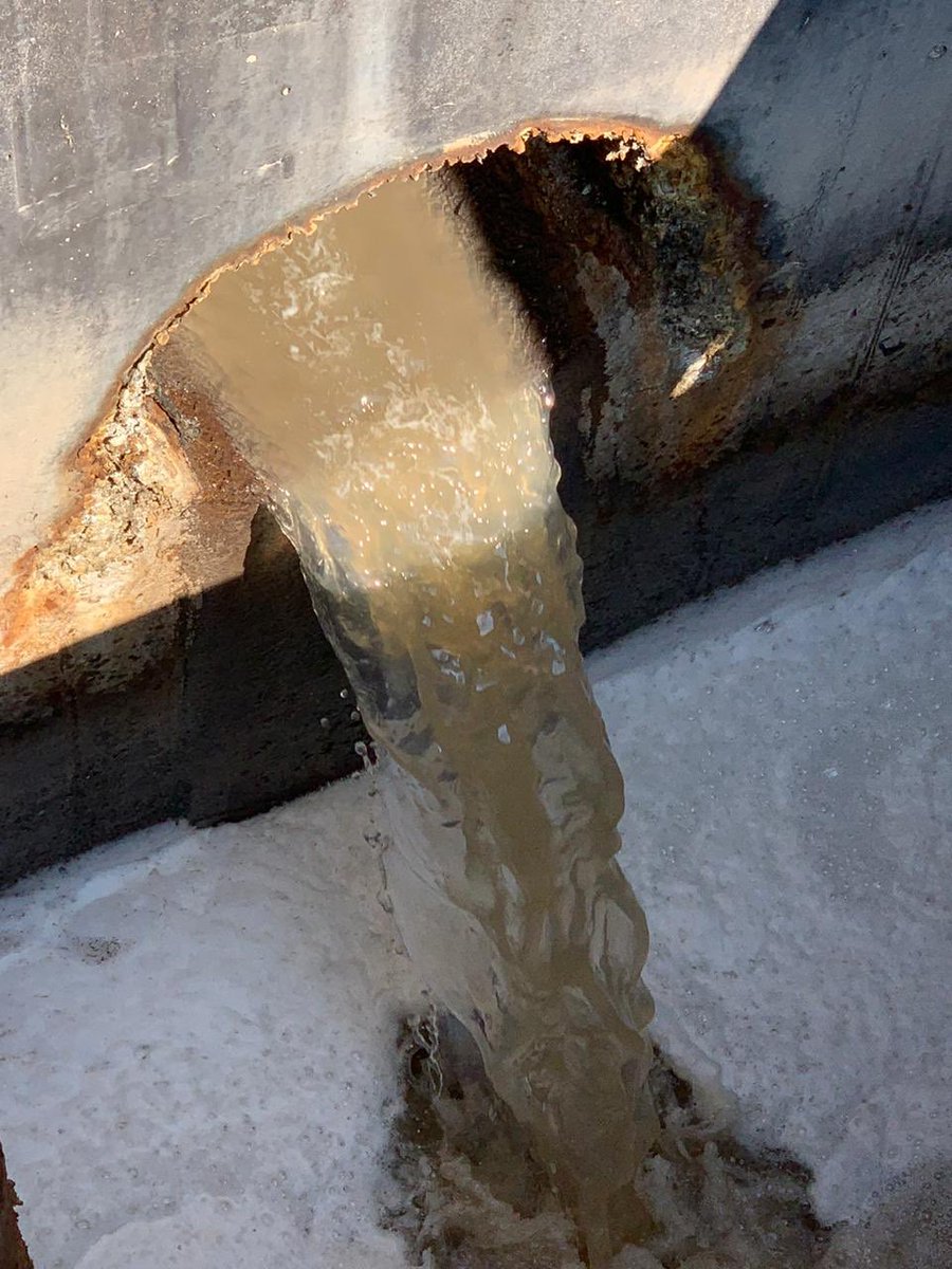 VumaniMkhize's tweet photo. Beer drinkers look away now. SAB has begun dumping beer. 25 thousand litres went down the drain in PTA today. Unable to sell or move current stock, SAB could dump over 130 million litres. https://t.co/BicgC29aFJ