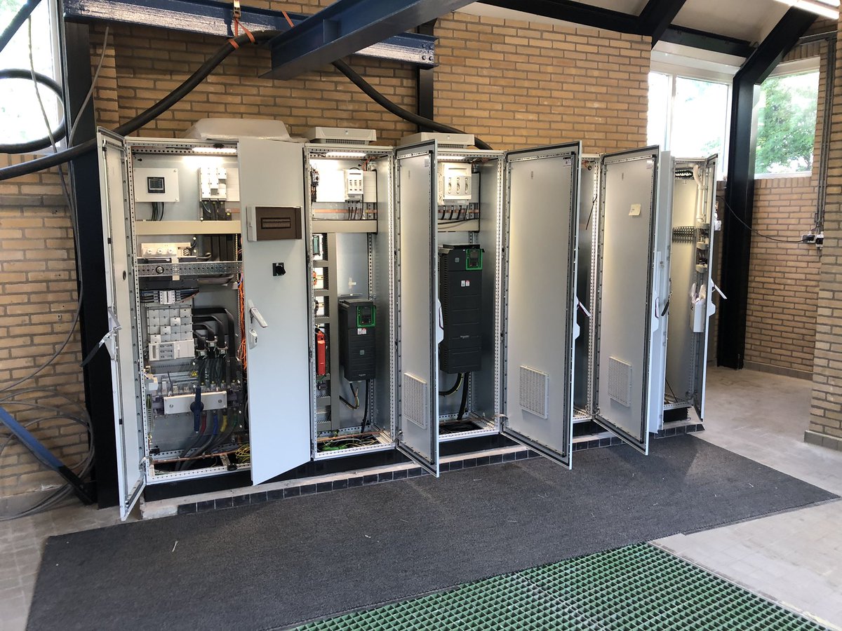 Andrewerk's tweet image. Gemaal Prinsenland is vernieuwd met toepassing van innovatie!! #energiezuinigemotoren 
#zonnepanelen #groendak @iburo010 @Stadsbeheer010 @KwakernaakBV