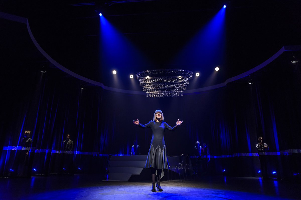 Kijk vanavond de musical Liesbeth, over het leven en de carrière van Liesbeth List.🎙️ Een ongelofelijk levensverhaal. Een ongelofelijke carrière. Maar vooral over een artiest met een enorme rijkdom aan prachtige muziek.✨
👉 youtu.be/Q3bEhM8rFAU