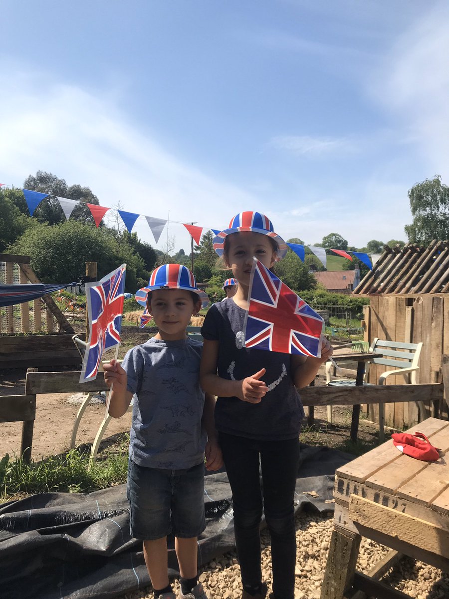 DanPitt03's tweet photo. #VEDay thank you to the generations before us, your actions allow our smiles today! Hug your family everyone! https://t.co/eM1hgmLHN1
