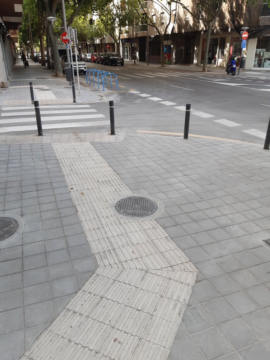 DistricteNord's tweet photo. Reforma de voravies zona carrer Jesús pràticament enllestides. S'ha actuat als carrers Teseu Valenti, Jesús i Francisco Rover.
Obres excutades per Infraestructures, milloren l'accessibilitat, responen a peticions veïnals @DistricteNord @AngelicaPastor @lcarrio @AvJesusPalma https://t.co/PZKcQVtX2u