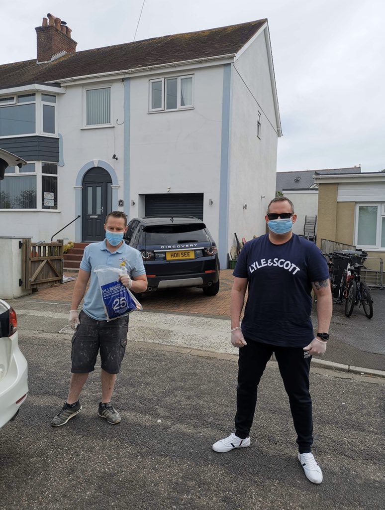 PlumbstopLtd's tweet photo. Matt, our manager in #Exeter going the extra mile today helping out a customer in #Torquay #alwaysthere4u #NeverShut https://t.co/n9pC6m0PqZ