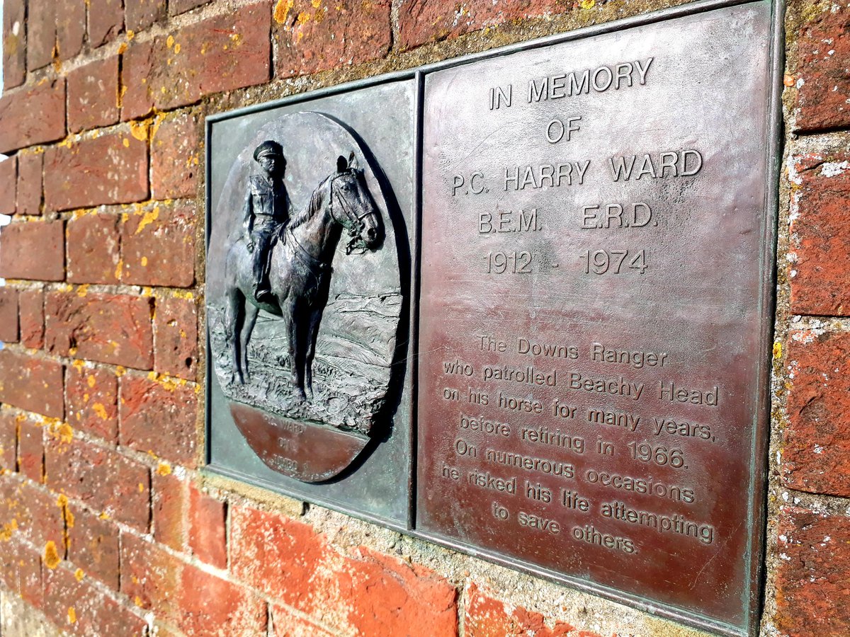 TTherapies's tweet photo. A day in the life of #VirtualSportsTherapist
Today's #motivationtorun was to run to some favourite places of monuments to those that have kept us all safe 🙏💚
#VEDay75 #motivationtorun #Runhappy #StaySafe #VirtualRehab #PhysicalDistancingSocialSolidarity #TimeToStopAndStare https://t.co/fGhY629bN4