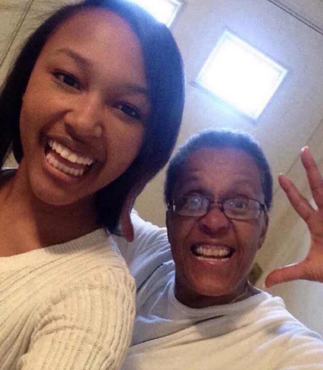 KAREN4WARD8's tweet photo. ❤️❤️ I’ll Always Love My Moma (Constance Smith) ... my favorite pictures of her ... 🥰🤗 @fox5dc @stevechenevey @Fox5DCAllison @TuckerFox5  #Fox5Moms #GoodDayDC https://t.co/ivosMlGDXi