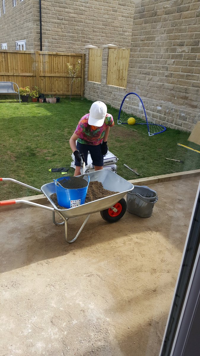 clairieT's tweet photo. @ShibdenheadAcad 
Todays educational lesson.. how to lay a patio!! https://t.co/2s6o6nHqoV