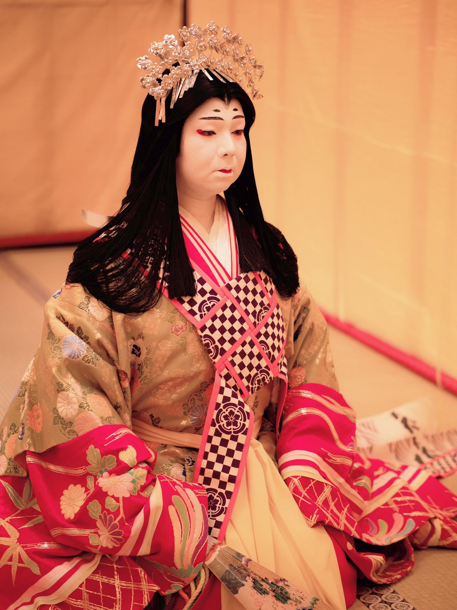 中村 春希 A Twitter 過去の舞台から 常盤御前 ときわ ごぜん です 師匠の魁春も幾度も演じた役で 私の憧れの一役でした 歌舞伎式に簡略してありますが 十二単と呼ばれる衣裳が動きづらく重くてびっくりしました 女形 中村 春希 A Twitter 過去の舞台から 常盤御前 ときわ ごぜん です 師匠の魁春も幾度も演じた役で 私の憧れの一役でした 歌舞伎式に簡略してありますが 十二単と呼ばれる衣裳が動きづらく重くてびっくりしました 女形