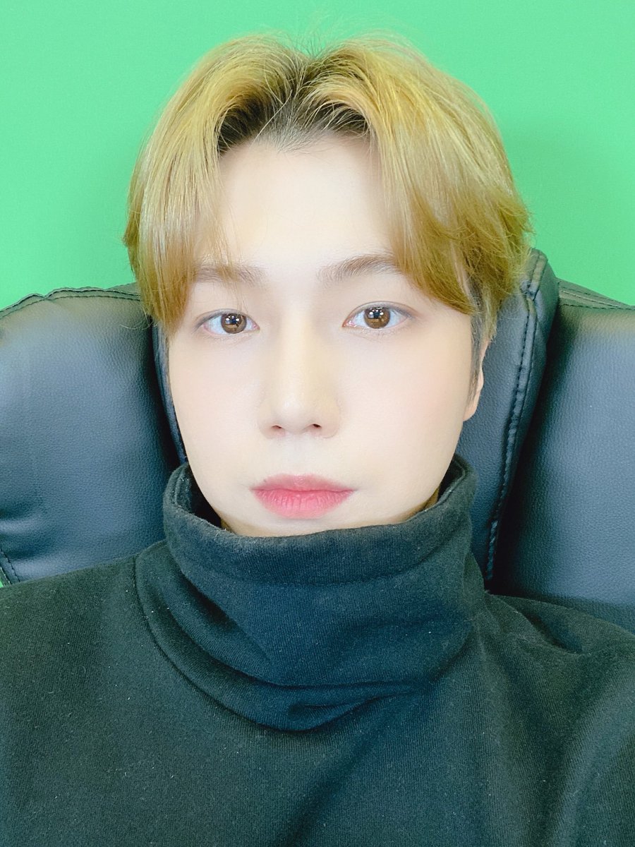 CUBE_PTG's tweet photo. [📸] 20200508 @ 유니버스가 보고픈 금요일

보고 있어도 보고 싶은 유니버스와 진호의 소중한 금요일, 모두 즐거우셨나요?😌
진호의 시간 속에 항상 함께하는 유니버스니까 걱정하고 슬퍼하지 말기!🤙 
우리 씩씩하고 건강한 모습으로 또 만나요❤️
#유니버스_사랑해

#펜타곤 #PENTAGON
#진호 #JINHO https://t.co/HQHbTSqfX4