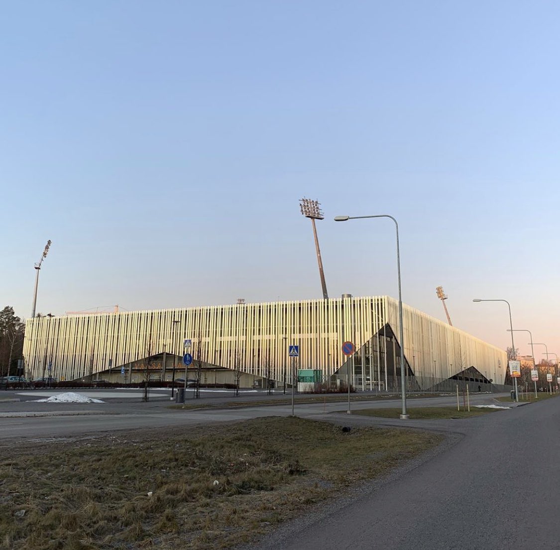Botniahallin ja Elisa Stadionin ⚽️ulkotekonurmet avataan 18.5.2020.

Botniahallens och Elisa Stadions ⚽️utekonstgräsplaner öppnas 18.5.2020. 

Lisää: 
vaasanseudunareenat.fi/botniahallin-j…