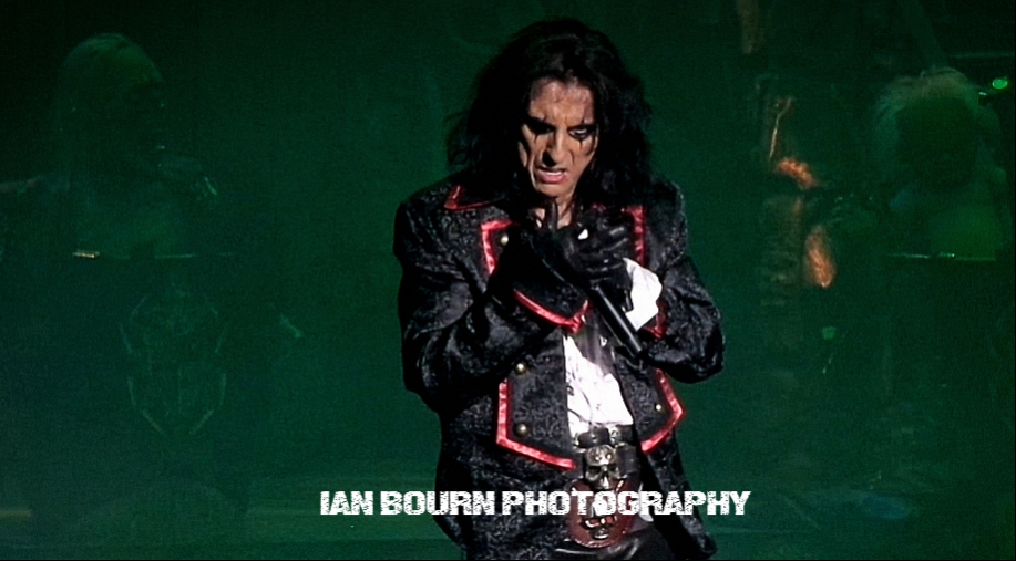 #Lockdown Memories photo of Alice Cooper at the Brighton Center, October 2019. A full review is here: scenesussex.uk/alice-cooper-b… #AliceCooper #Brightoncenter