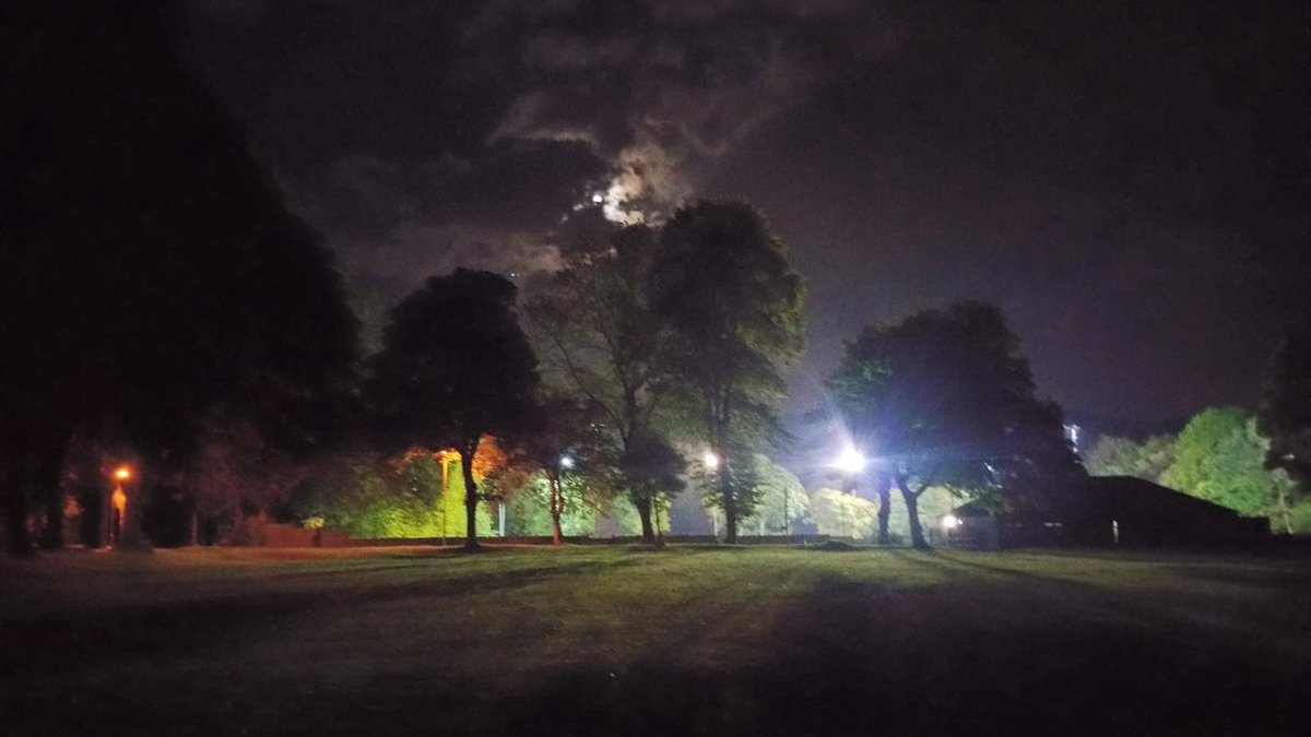 YstradRFC's tweet photo. @Rreesrugby @welshpremrugby @philsteele1 @AllWalesSport @Cardiff_RFC @waleswomenrugby @welshclubrugby @BethFisherSport @thepaulwilliams @AttackingScrum @LlanelliRFC Gelligaled Park At Night 😍🏉💙 https://t.co/yiOdqLyXOU