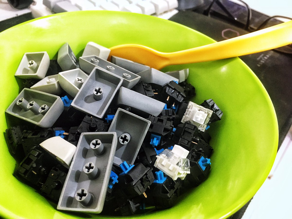 miftahfadhlulla's tweet photo. Selamat berbuka puasa bagi yg menjalankan #mechanicalkeyboard #cherrymx #cherrymxblue #kailh #kailhbox #kailhboxwhite #clickyswitch https://t.co/RCDTLLtNTP