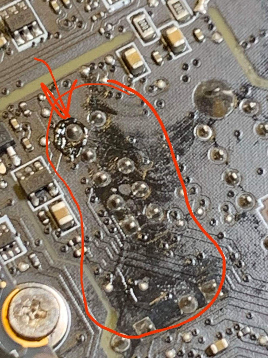 french_soup's tweet photo. May not be streaming this weekend due to my motherboard melting🤣🤣🤣 https://t.co/MRdcNpQUBS