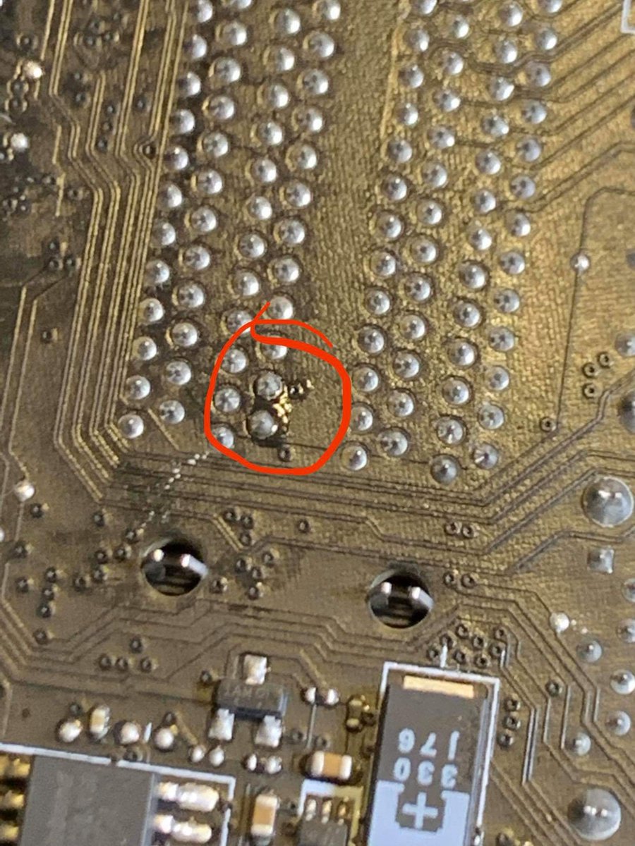 french_soup's tweet photo. May not be streaming this weekend due to my motherboard melting🤣🤣🤣 https://t.co/MRdcNpQUBS