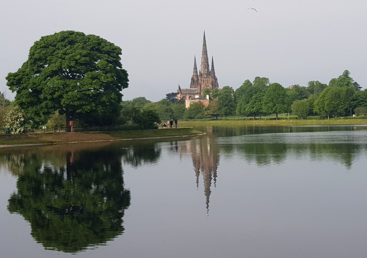 On my weekly shopping walk into #Lichfield  - a view that always lifts my heart and spirit, giving renewed hope for tomorrow. <a href="/LichfieldCath/">Lichfield Cathedral</a> <a href="/engcathedrals/">English Cathedrals</a> #bigpicnicforhope  #veday75