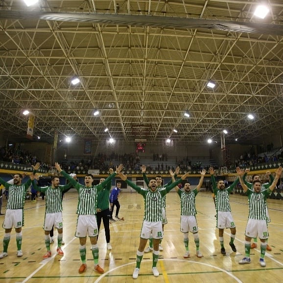 Momento único e inolvidable que comparto con vosotros MUCHAS GRACIAS A TOD@S DE CORAZÓN SEGUIMOS SOÑANDO 💚💚💚⚽⚽⚽