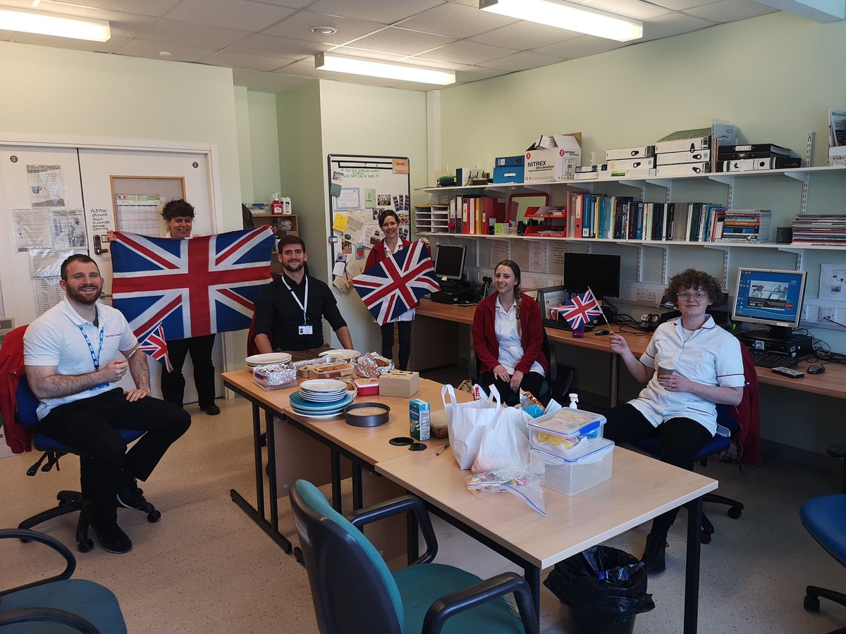 ESHTdietitians's tweet photo. Early VE day lunch for us yesterday
1940s recipes only
Eggless cakes, mock turkey & more!
Followed by a WW2 quiz which Lucie & @CarolWiddowsRD 🏆
#VEDay75 #VEDay #VEDay2020 #NeverForget #WW2 #rationing #murkey #1940s
@ESHTNHS @ESHT_OOH https://t.co/4xzegeVS57