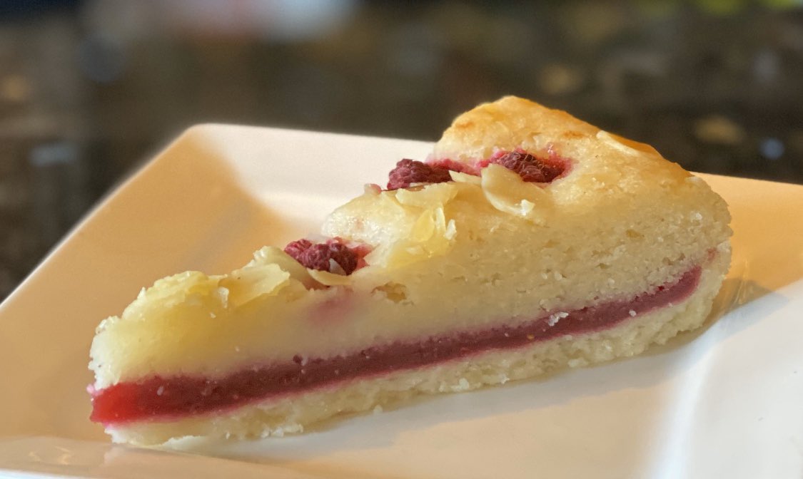 Our freshly made VE cakes 🇬🇧 Scones 🥧 Cupcakes 🧁 and Slices of cakes 🍰 are flying out this morning 👏🏽 

We also have vegan and gluten free raspberry tart 🍰

#veday #vegan #cake #coffeeshop #takeaway #restaurant #bar #illy #veday2020 #veday75