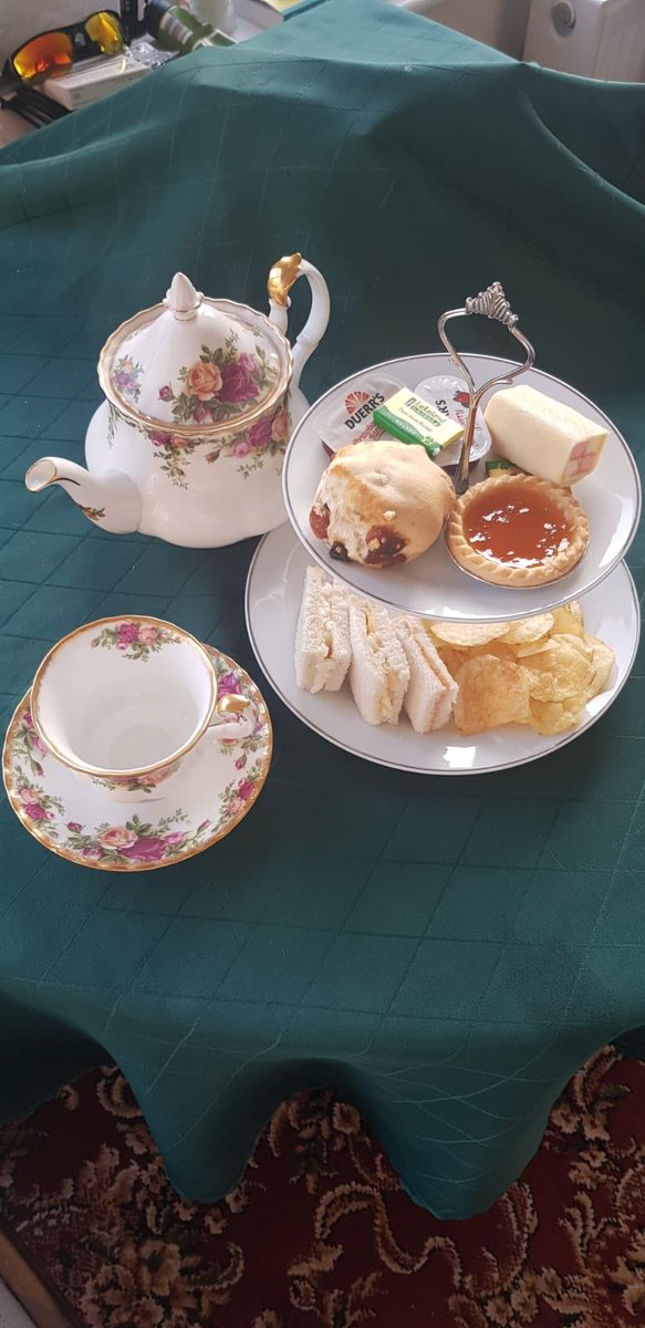 JuiceCIC's tweet photo. We have been out delivering VE Day Afternoon tea boxes to those in our community who are unable to get out at this time #VEDay75 https://t.co/GP3Zh9WmD1