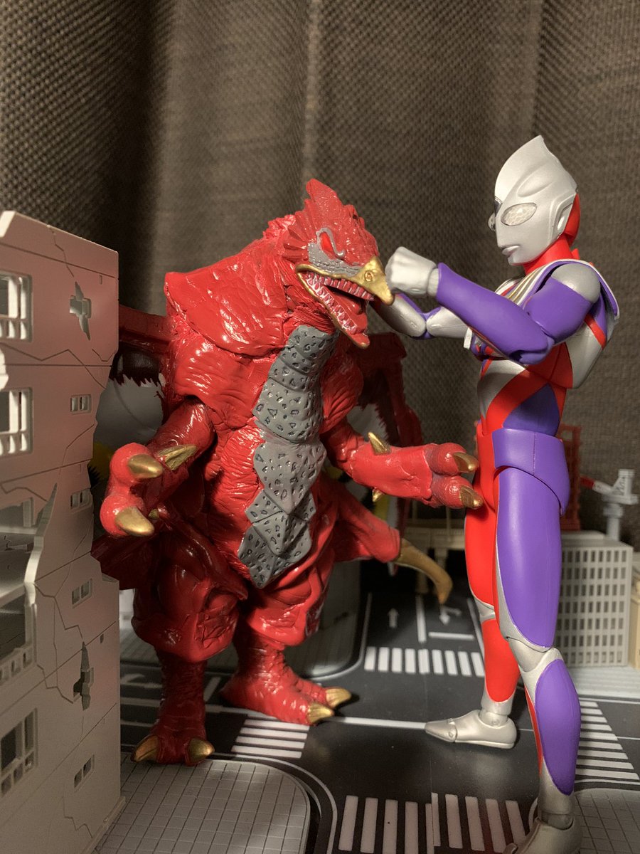 774yumenokatamariノナカノヒト U Tvitteri ゾイガーは尖兵怪獣 なのにめちゃ強いって事で凄く印象に残ってます それなのにソフビ化には恵まれなかった残念な古代怪獣 ガルラ ギジェラも欲しいけどね ウルトラマンティガ ゾイガー もっと高く