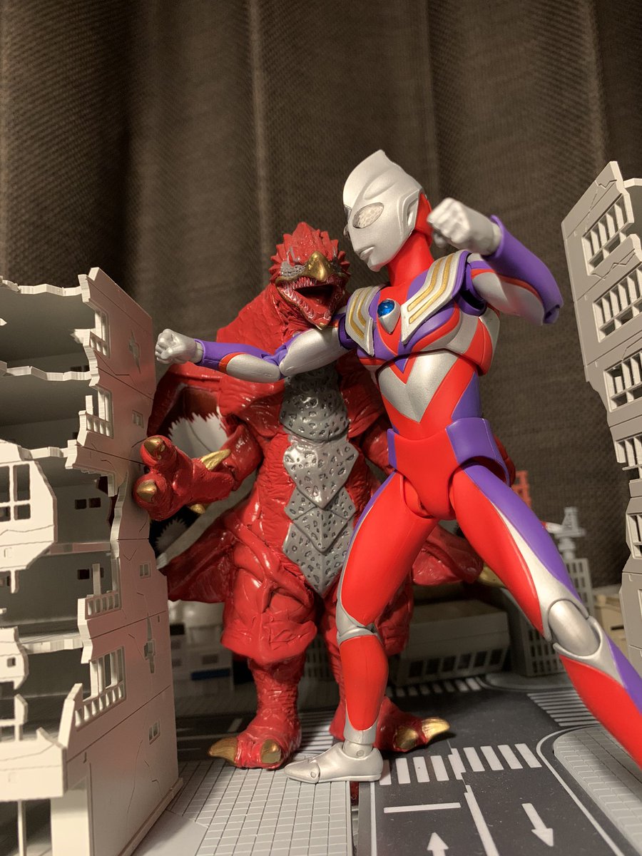 774yumenokatamariノナカノヒト U Tvitteri ゾイガーは尖兵怪獣 なのにめちゃ強いって事で凄く印象に残ってます それなのにソフビ化には恵まれなかった残念な古代怪獣 ガルラ ギジェラも欲しいけどね ウルトラマンティガ ゾイガー もっと高く