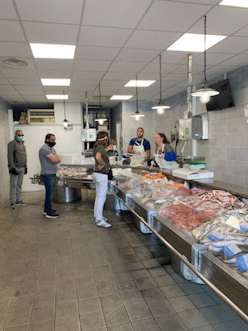 PerezVeronique1's tweet photo. Avec mes collègues ce matin, la distribution de visières continue, quartiers Cévennes ,Malbosc,la Paillade. Merci au commerçants de permettre aux Montpelliérains d’acheter des produits frais @Saurel_P @RAMEAUCHANTAL @AbdiElkandoussi @RuptureTech https://t.co/urvs3pqvjD