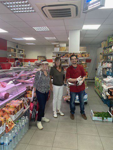 PerezVeronique1's tweet photo. Avec mes collègues ce matin, la distribution de visières continue, quartiers Cévennes ,Malbosc,la Paillade. Merci au commerçants de permettre aux Montpelliérains d’acheter des produits frais @Saurel_P @RAMEAUCHANTAL @AbdiElkandoussi @RuptureTech https://t.co/urvs3pqvjD